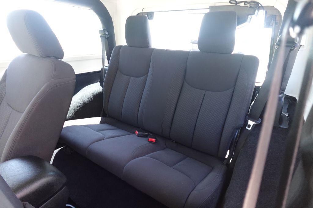 2013 Jeep Wrangler Image 10