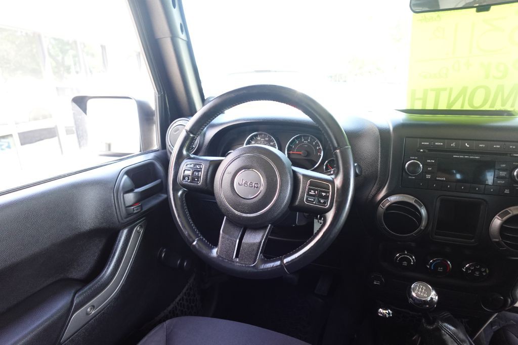 2013 Jeep Wrangler Image 13