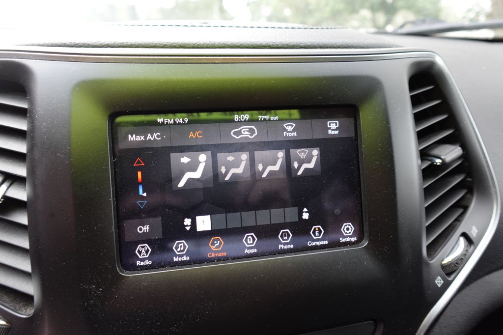 2019 Jeep Cherokee Image 12