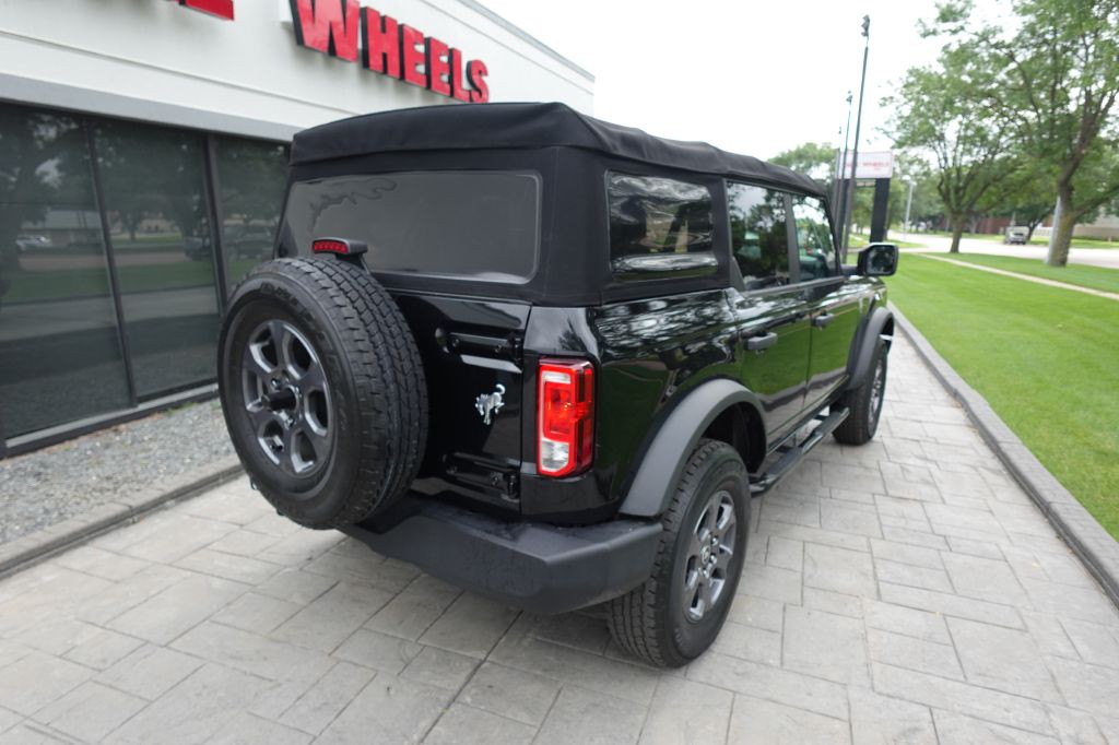 2022 Ford Bronco Image 2