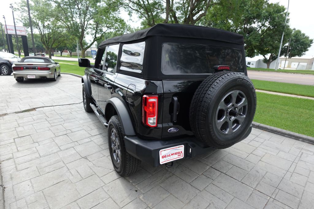 2022 Ford Bronco Image 4