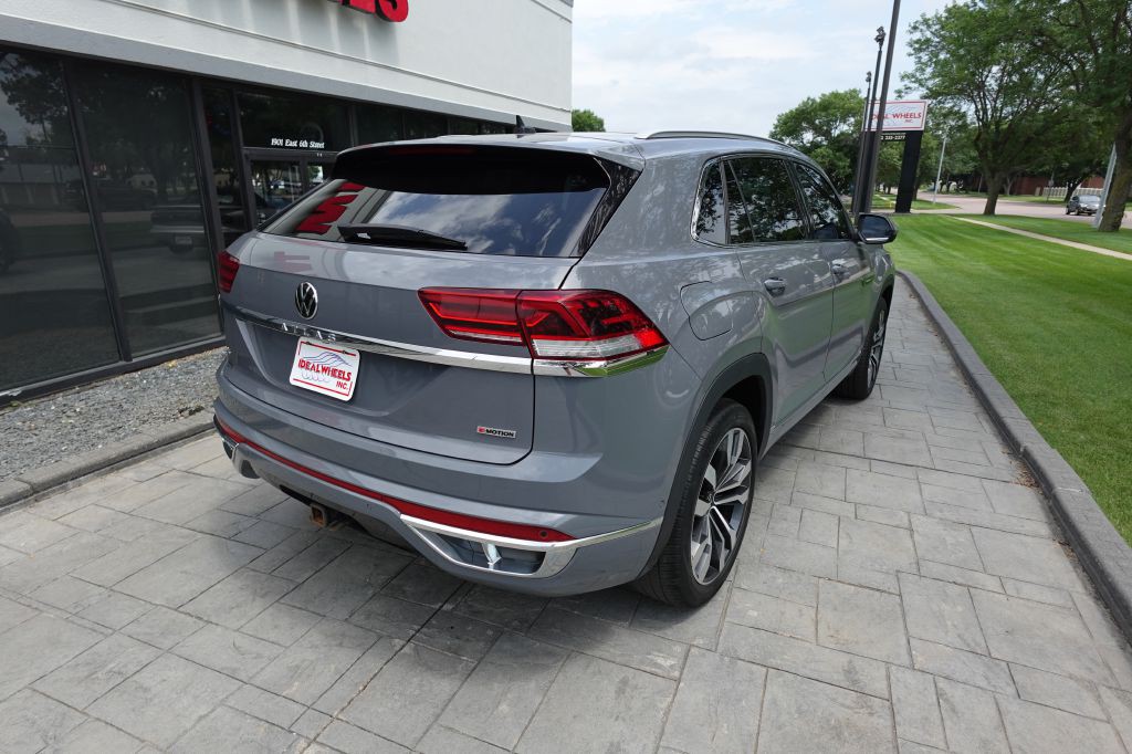 2021 Volkswagen Atlas Cross Sport Image 2