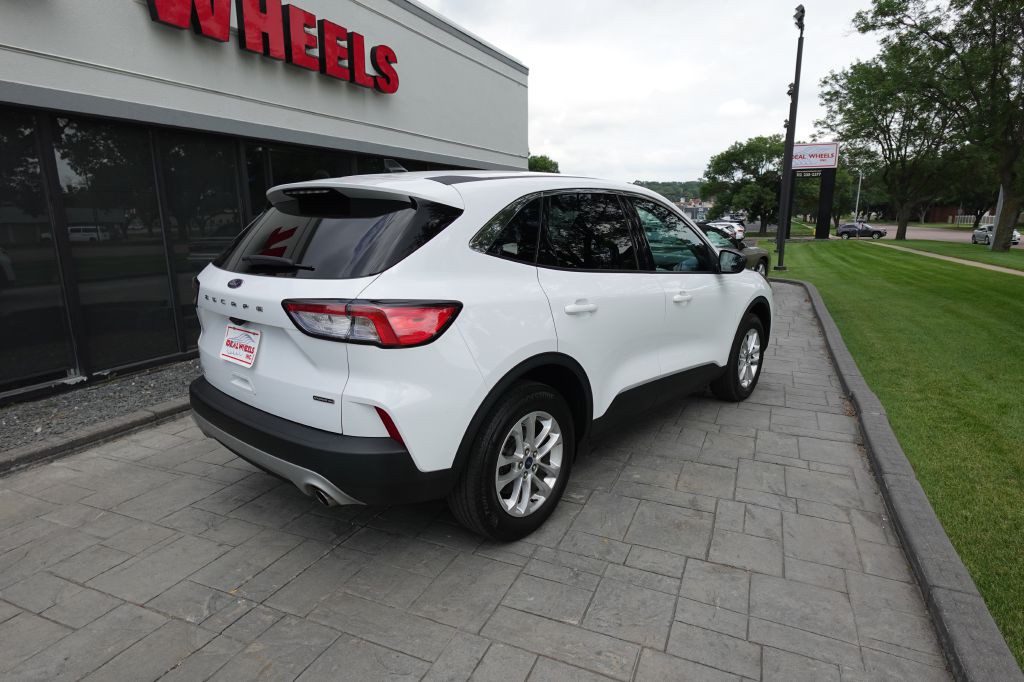 2022 Ford Escape Image 3