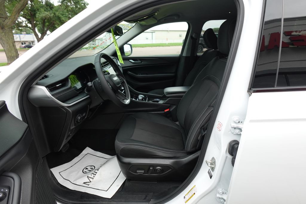 2023 Jeep Grand Cherokee Image 9