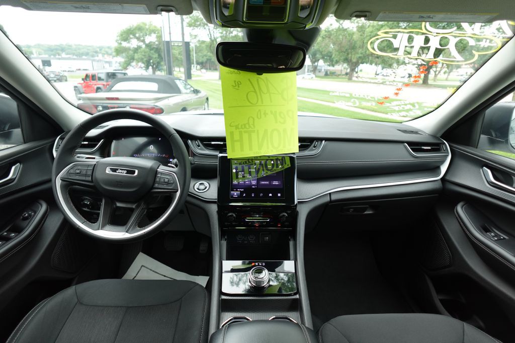 2023 Jeep Grand Cherokee Image 17