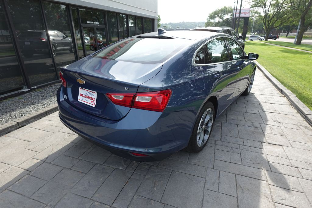 2024 Chevrolet Malibu Image 2
