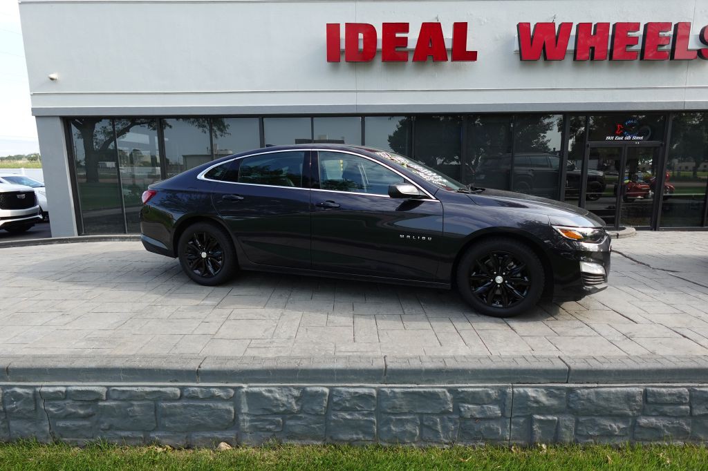 2022 Chevrolet Malibu Image 1
