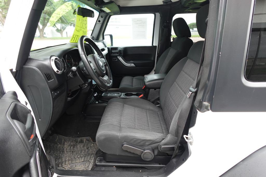 2012 Jeep Wrangler Image 9