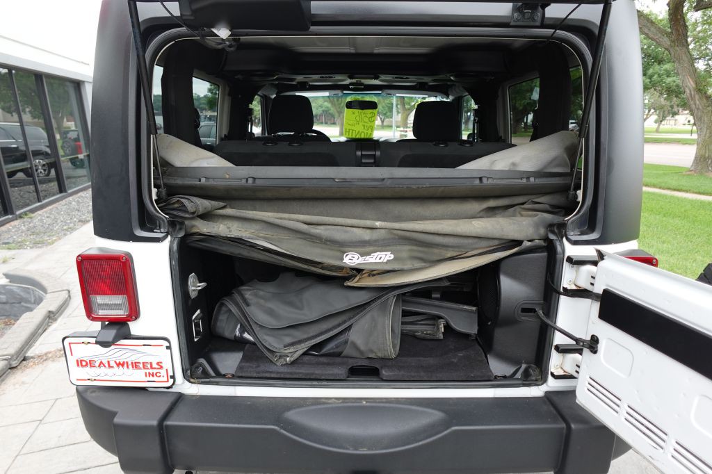 2012 Jeep Wrangler Image 11