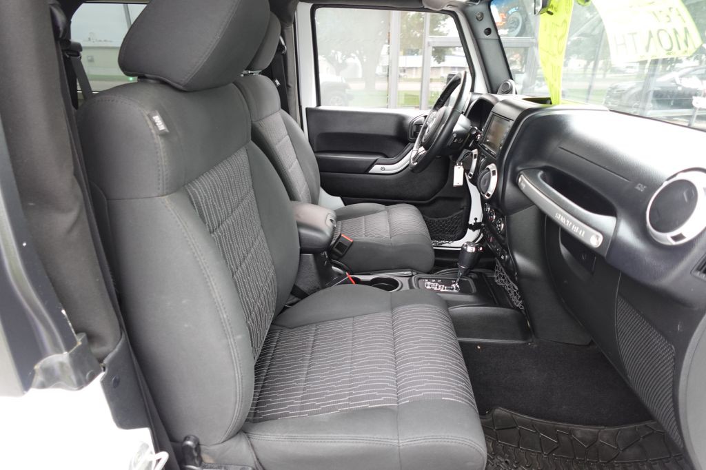 2012 Jeep Wrangler Image 13