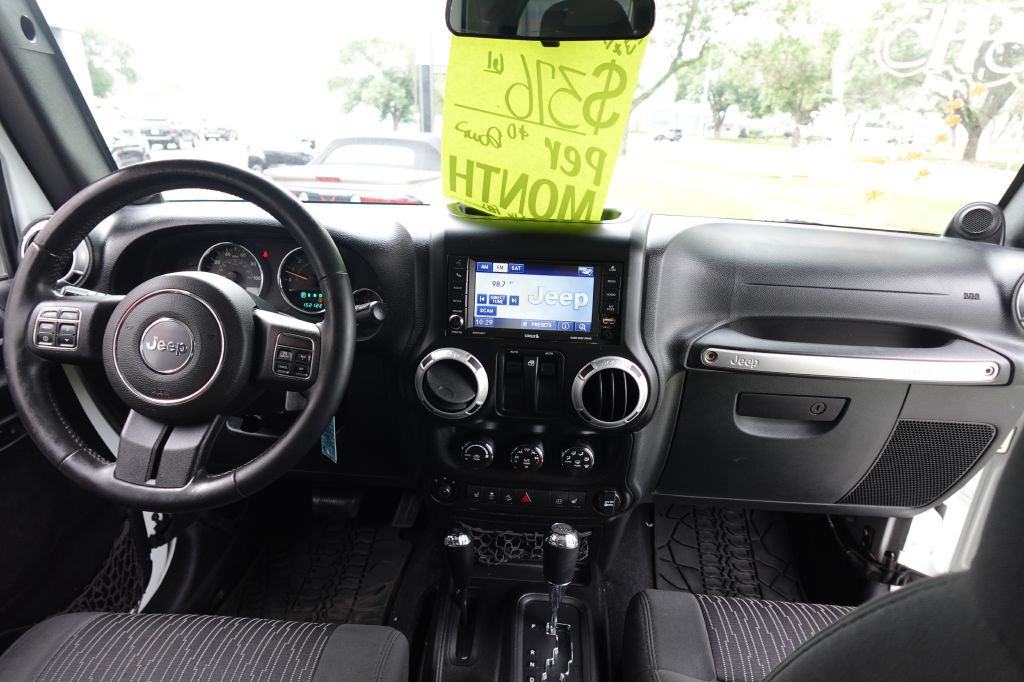 2012 Jeep Wrangler Image 15
