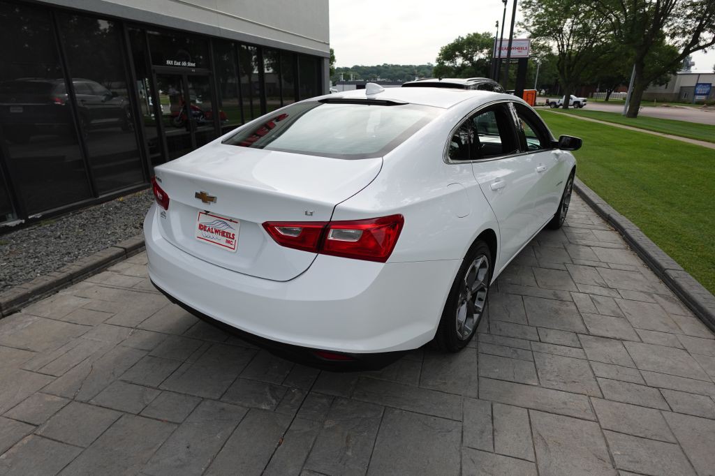 2023 Chevrolet Malibu Image 2