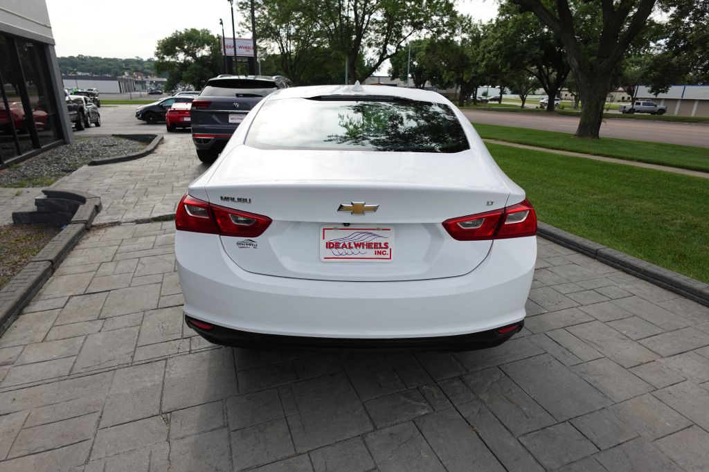 2023 Chevrolet Malibu Image 3