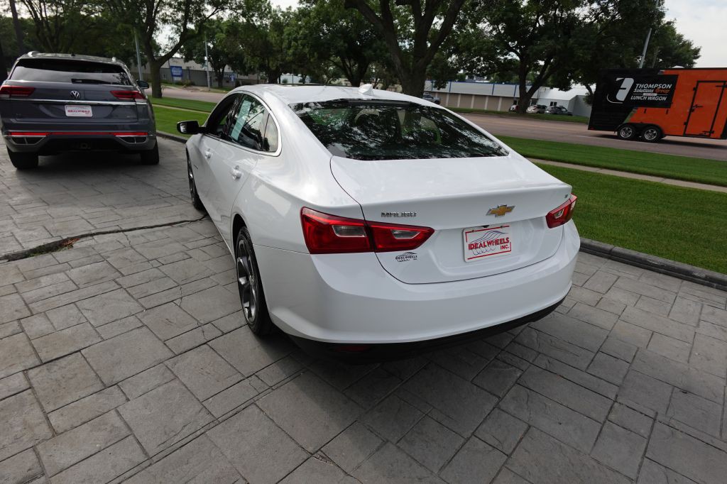 2023 Chevrolet Malibu Image 4