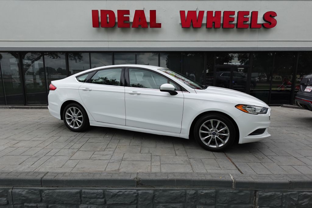2017 Ford Fusion Image 1