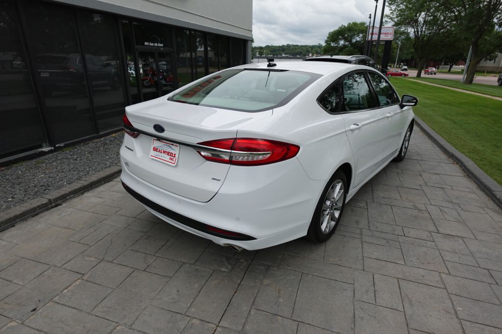 2017 Ford Fusion Image 2