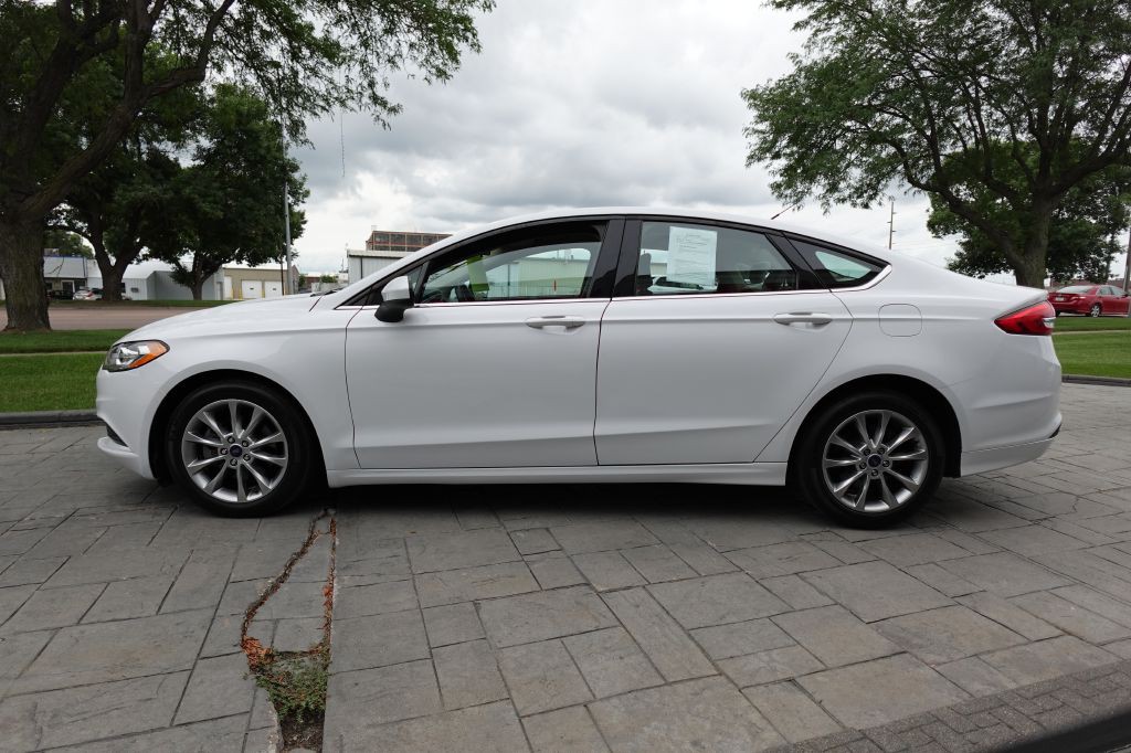2017 Ford Fusion Image 5