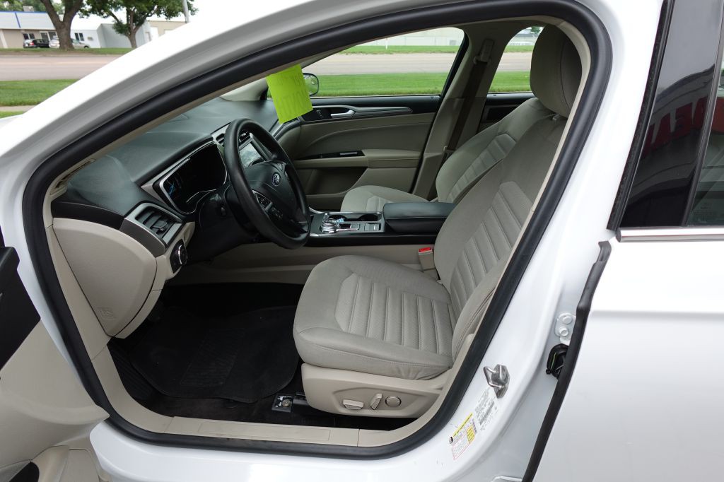 2017 Ford Fusion Image 9