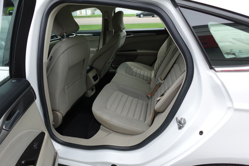 2017 Ford Fusion Image 10