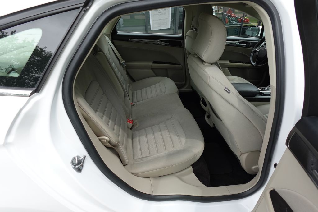 2017 Ford Fusion Image 12