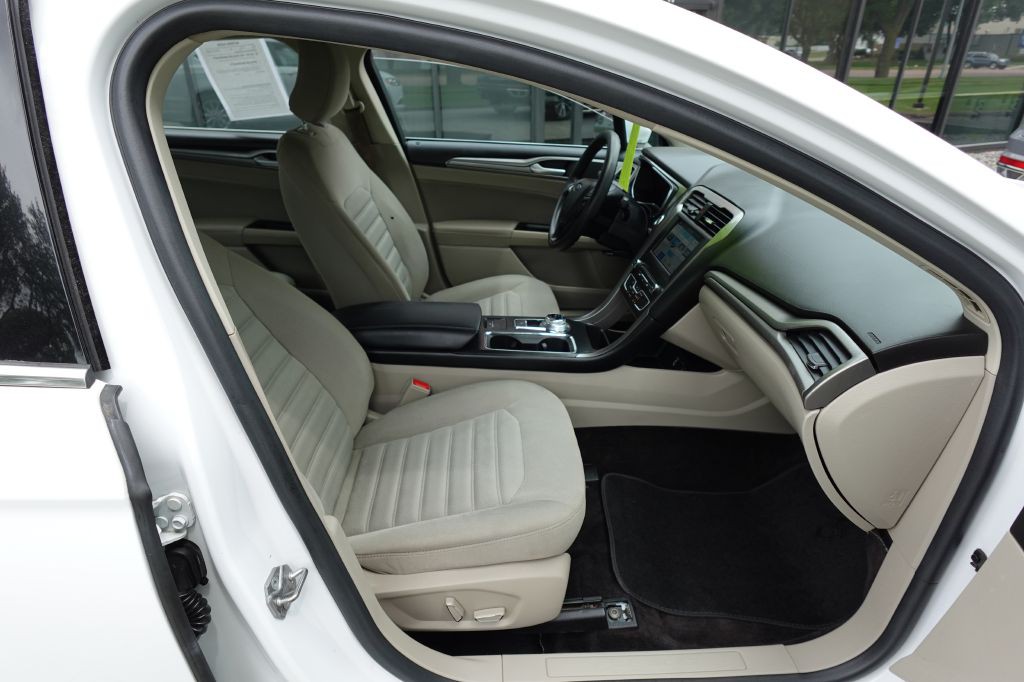 2017 Ford Fusion Image 13