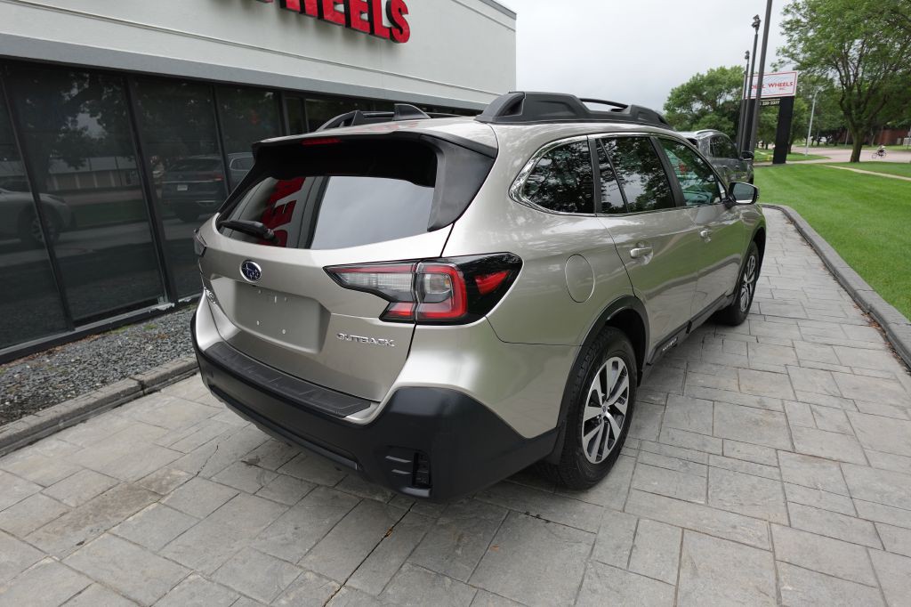 2020 Subaru Outback Image 2