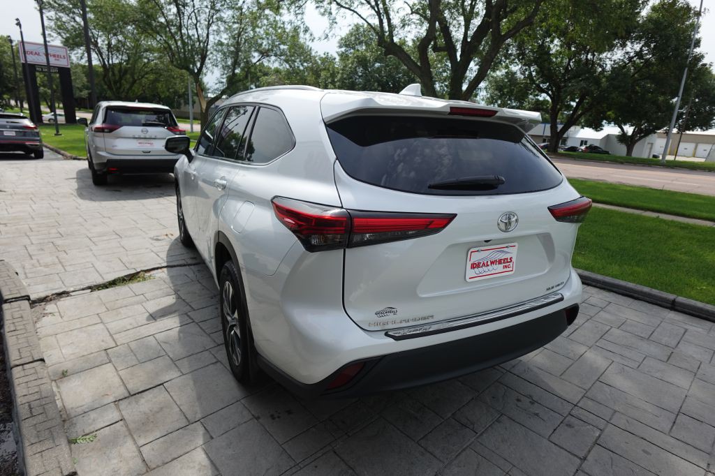 2022 Toyota Highlander Image 4
