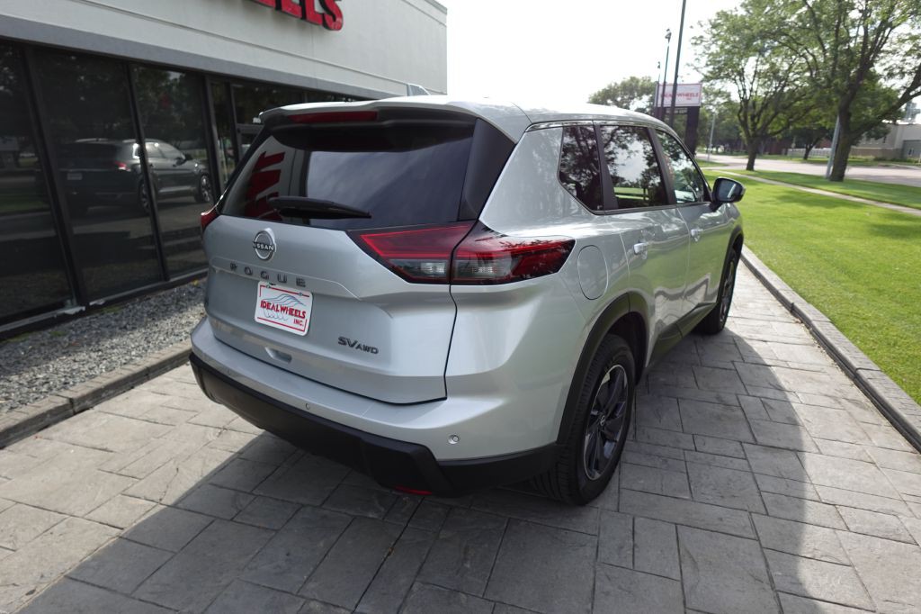 2024 Nissan Rogue Image 2