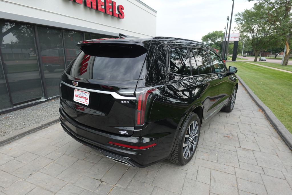 2021 Cadillac XT6 Image 2