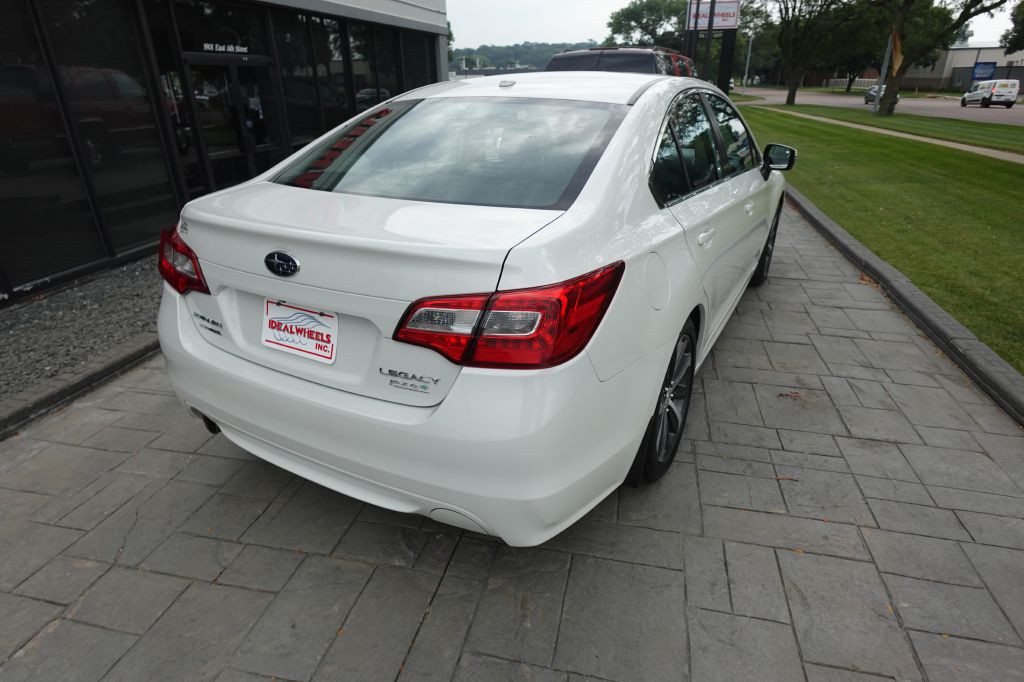 2015 Subaru Legacy Image 2