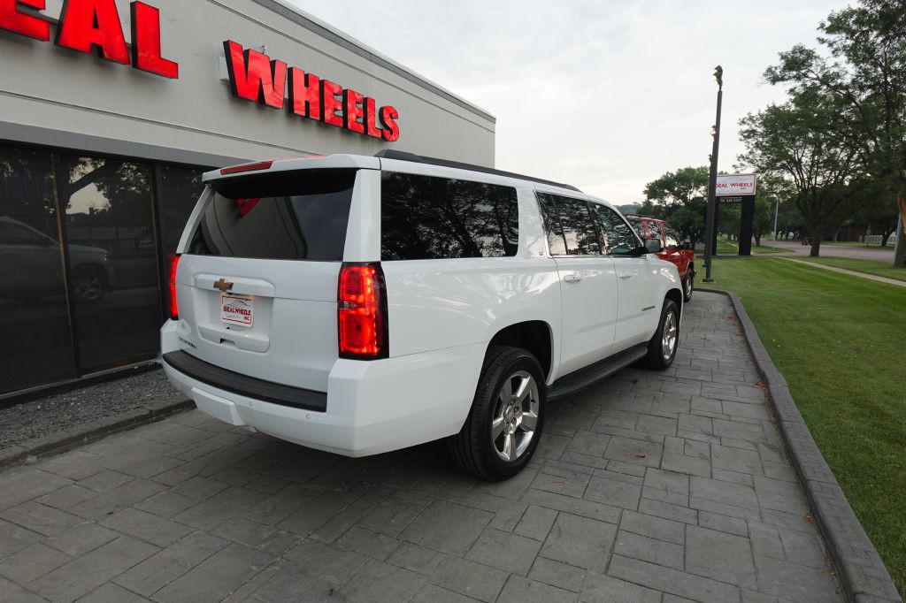 2020 Chevrolet Suburban Image 3