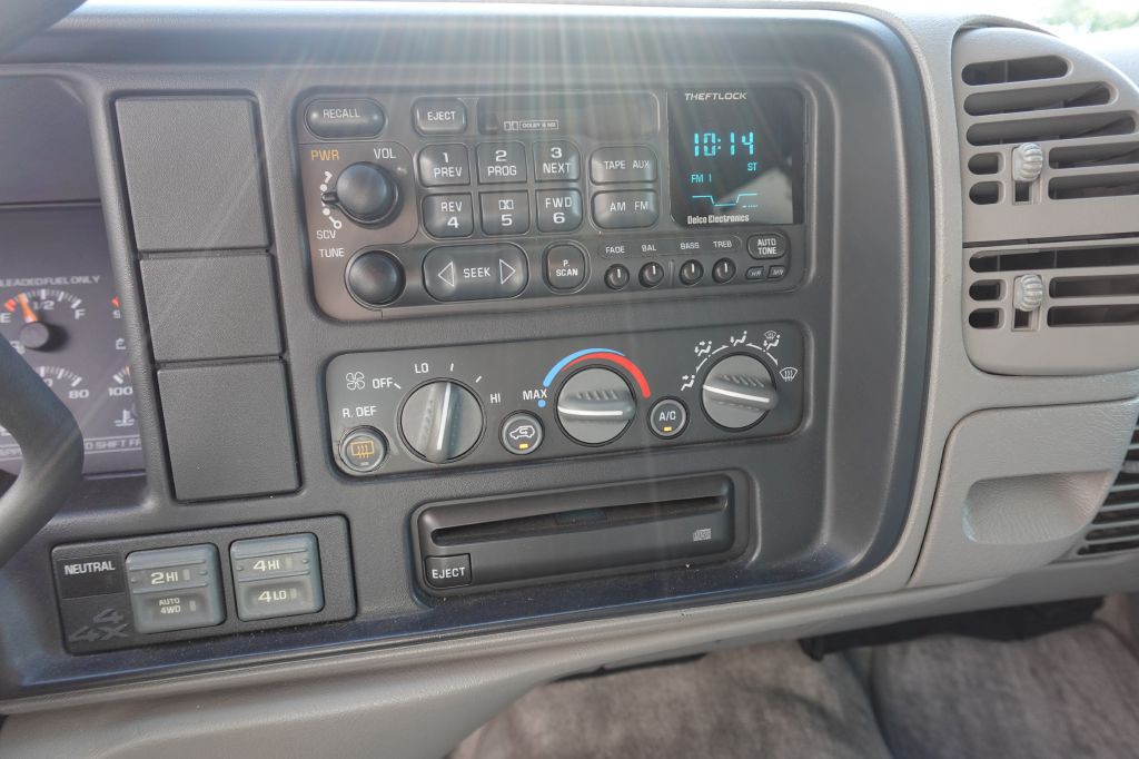 1999 GMC Yukon Image 21