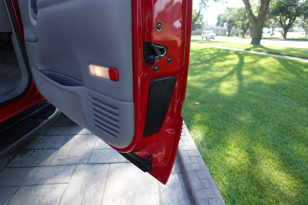 1999 GMC Yukon Image 37