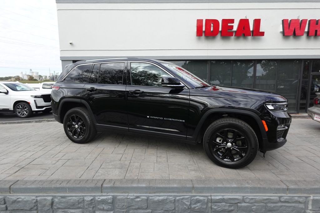 2023 Jeep Grand Cherokee Image 1
