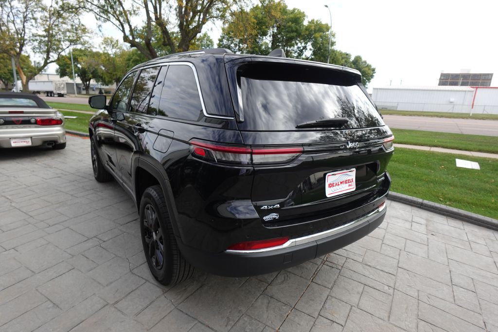 2023 Jeep Grand Cherokee Image 4