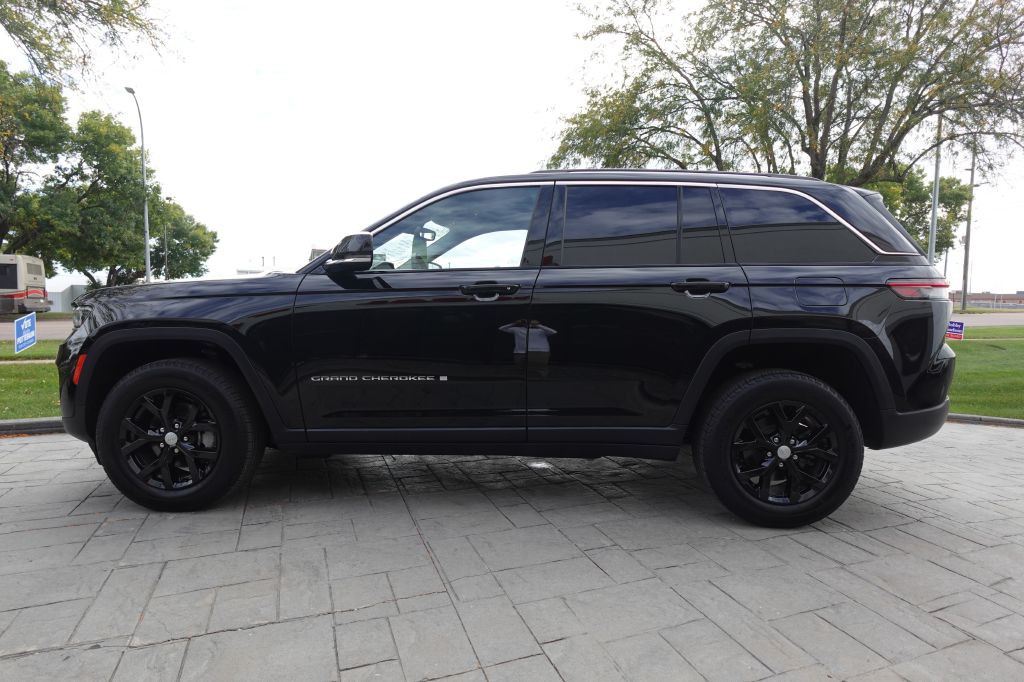 2023 Jeep Grand Cherokee Image 5