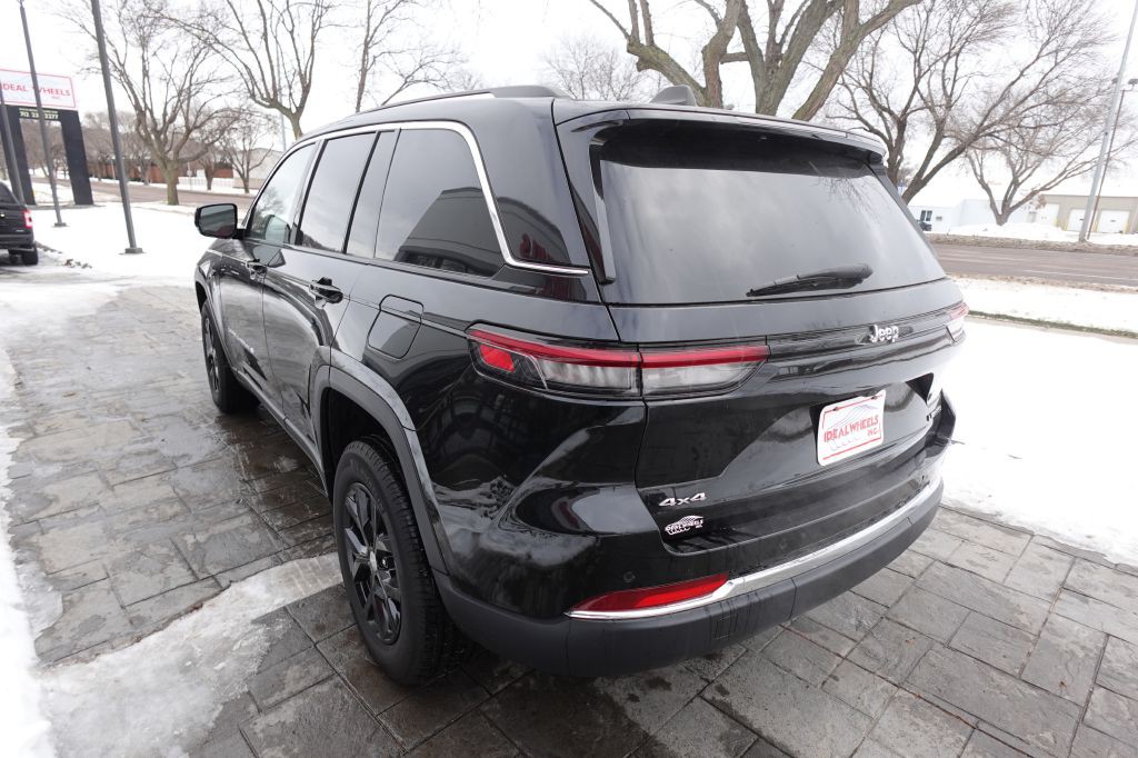 2023 Jeep Grand Cherokee Image 4