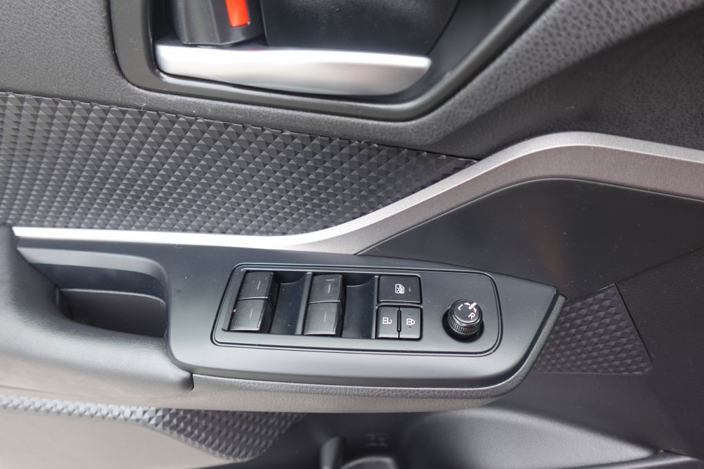 2020 Toyota C-HR Image 15