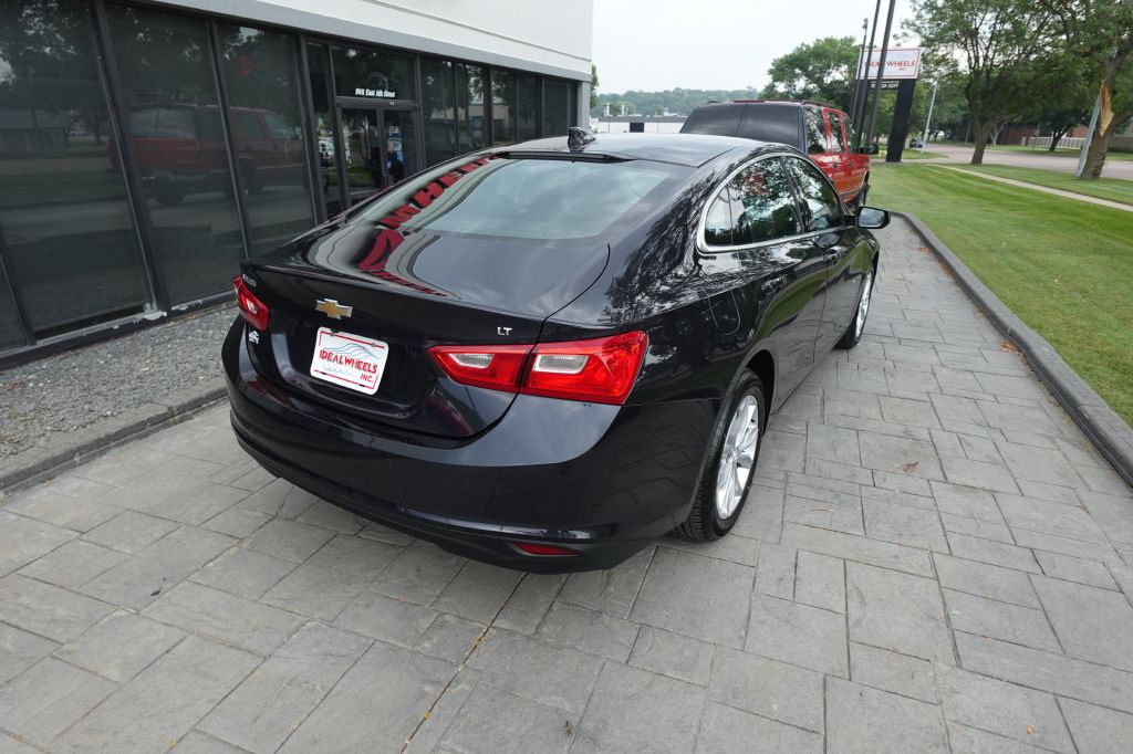 2023 Chevrolet Malibu Image 2