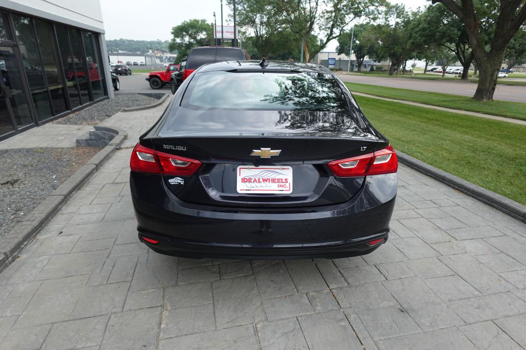 2023 Chevrolet Malibu Image 3