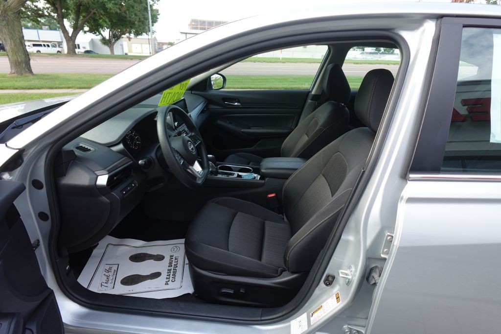 2024 Nissan Altima Image 9