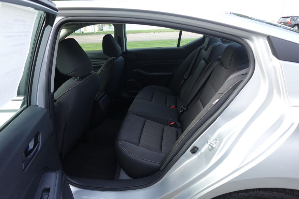 2024 Nissan Altima Image 10