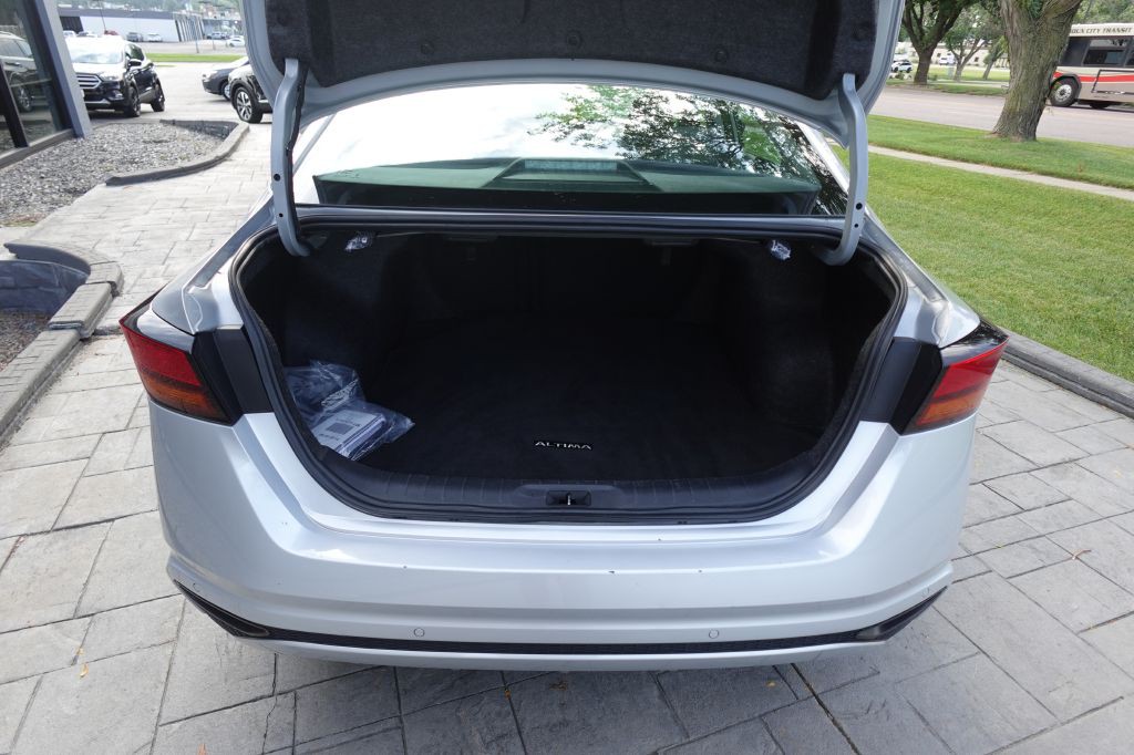 2024 Nissan Altima Image 11
