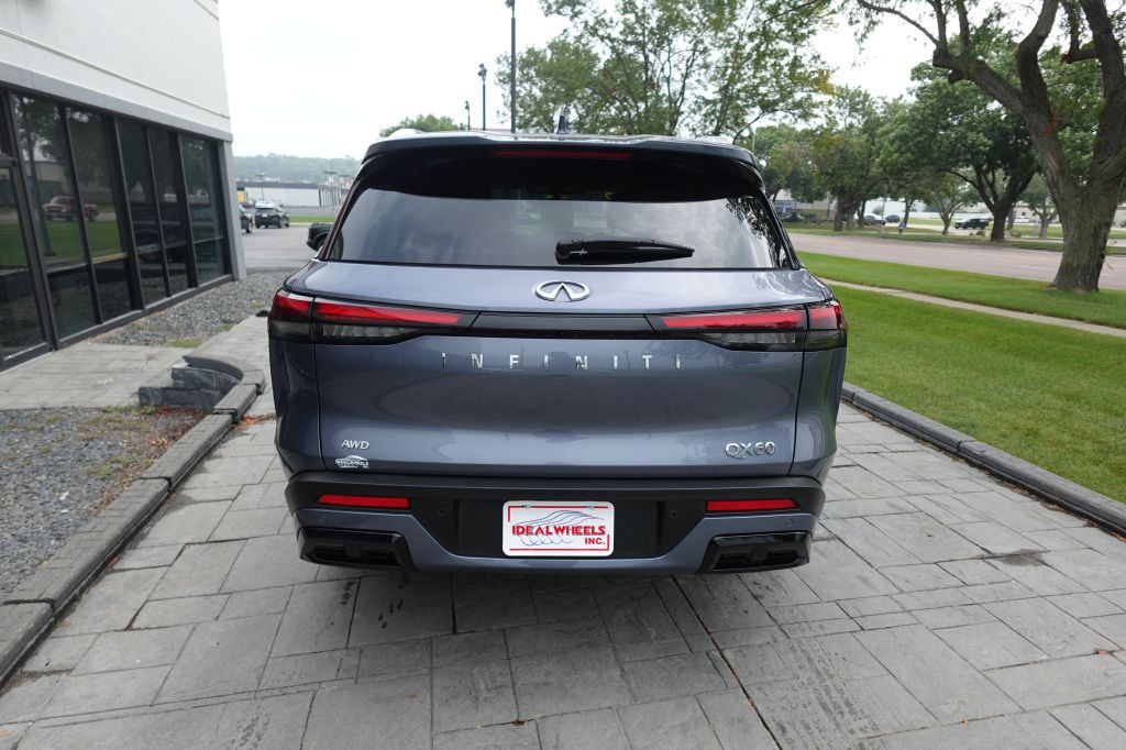 2023 INFINITI QX60 Image 3