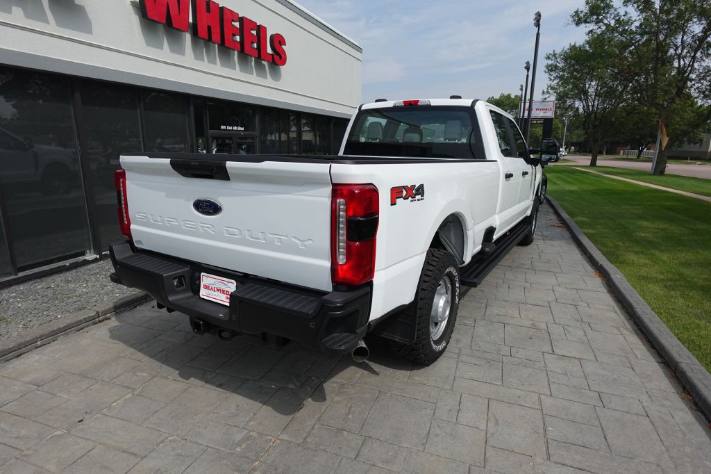 2024 Ford F-250 Image 2