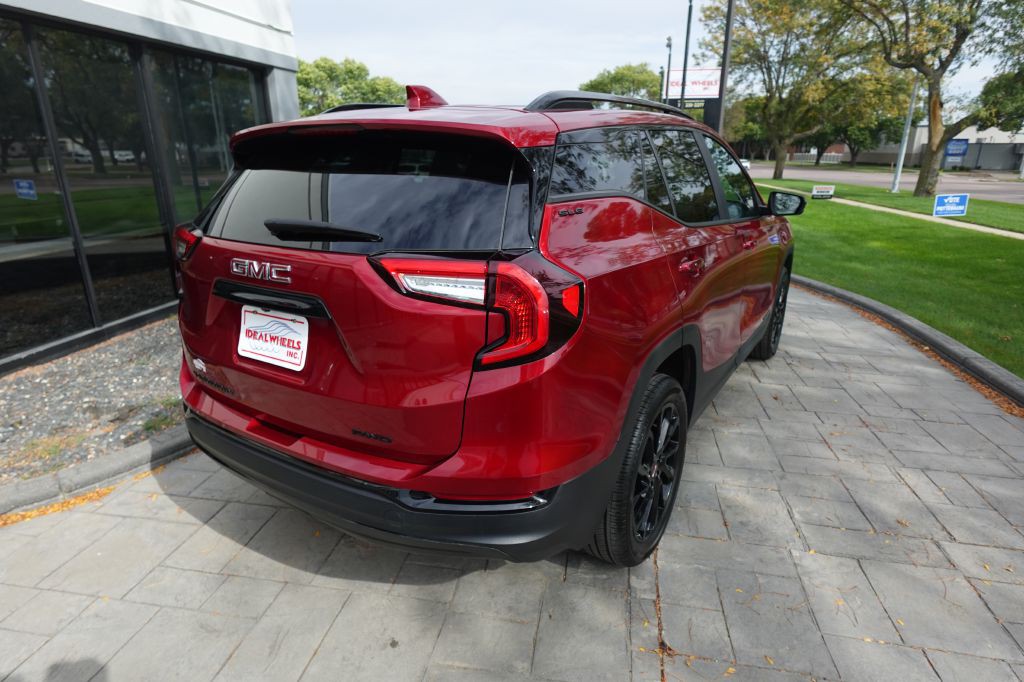 2024 GMC Terrain Image 2