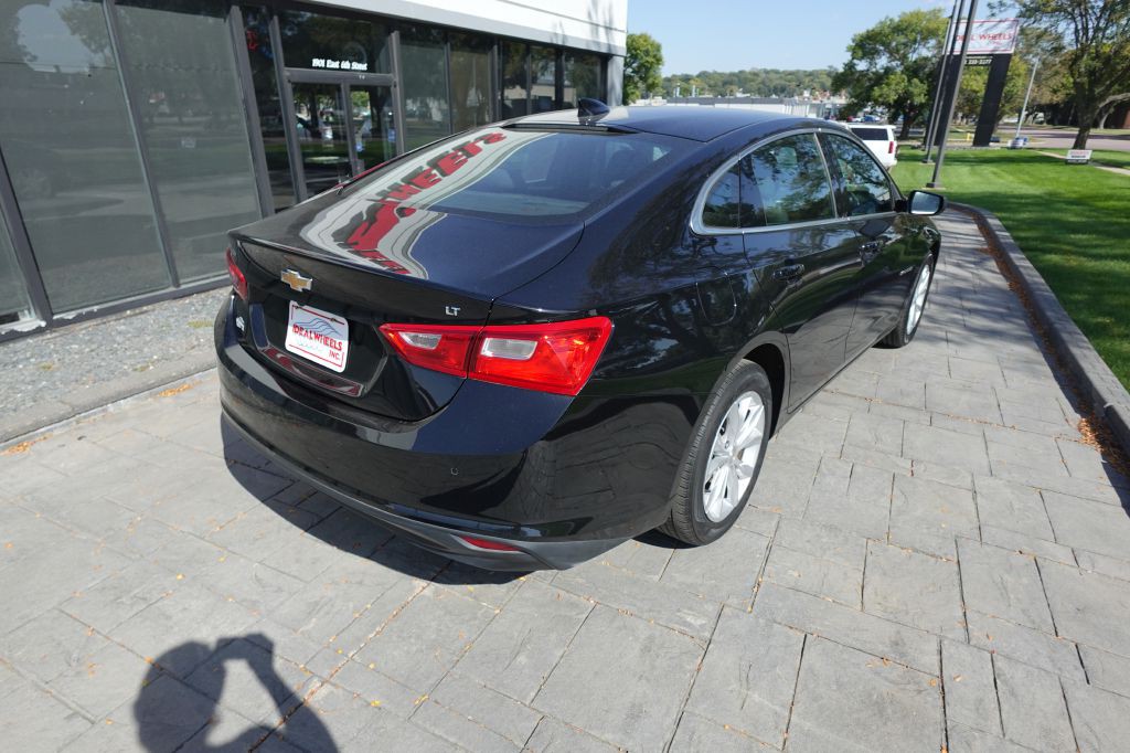 2024 Chevrolet Malibu Image 2