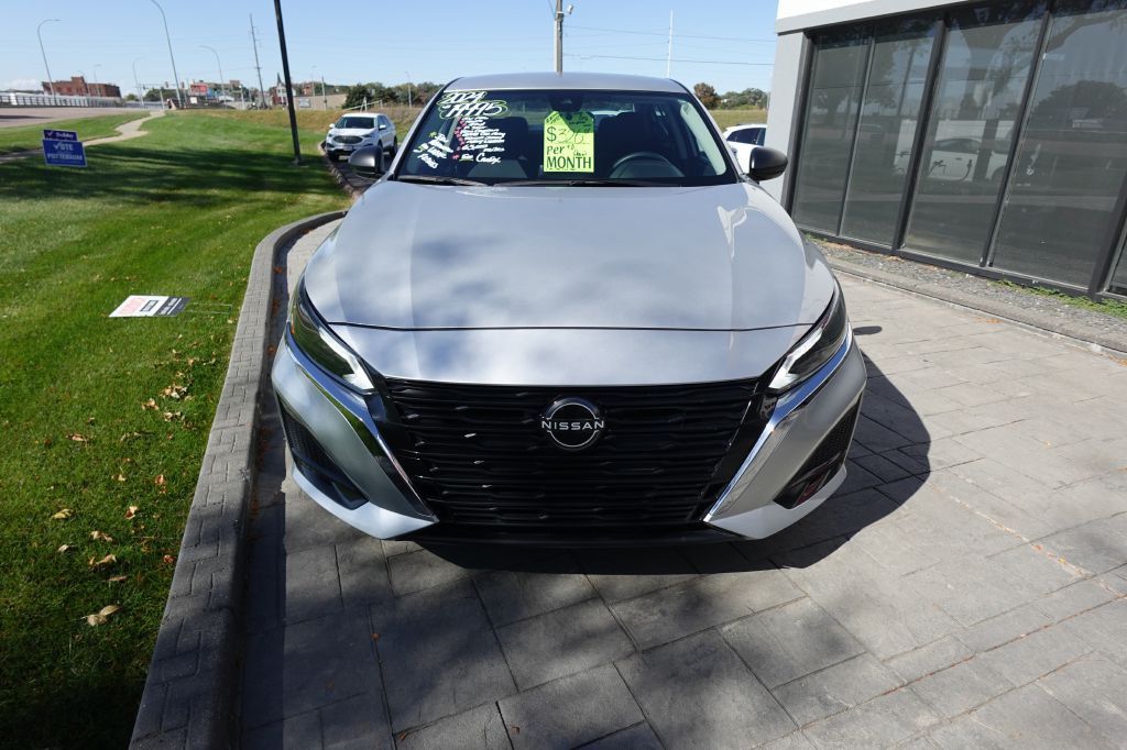 2024 Nissan Altima Image 7