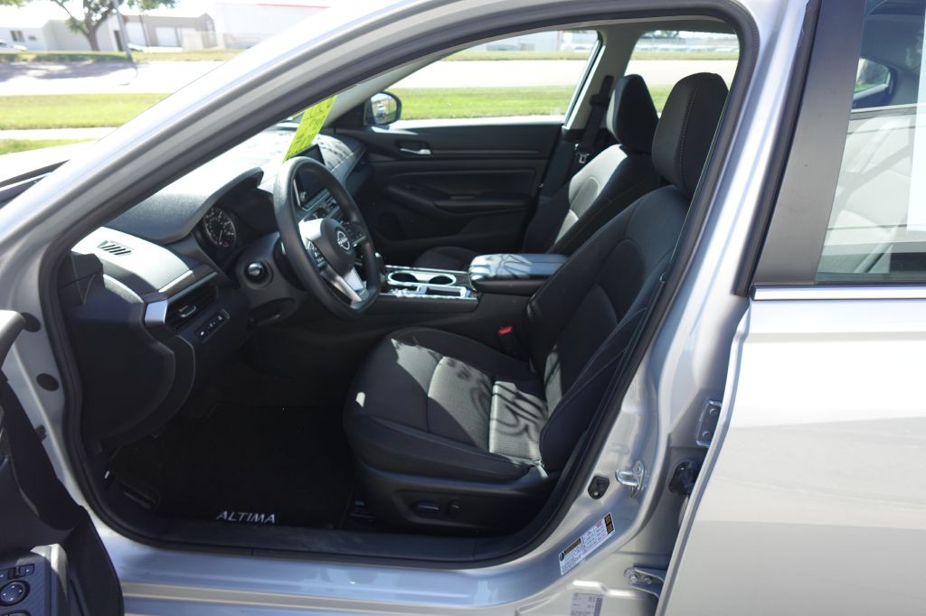 2024 Nissan Altima Image 9
