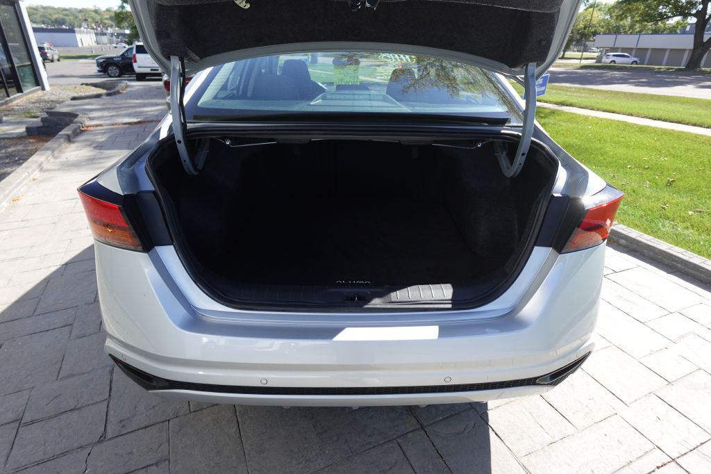 2024 Nissan Altima Image 11